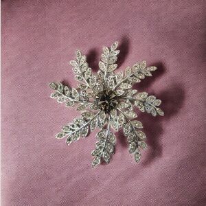 Vintage Used Signed Sarah Coventry Rhinestone Snowflake Ladies Brooch Pin